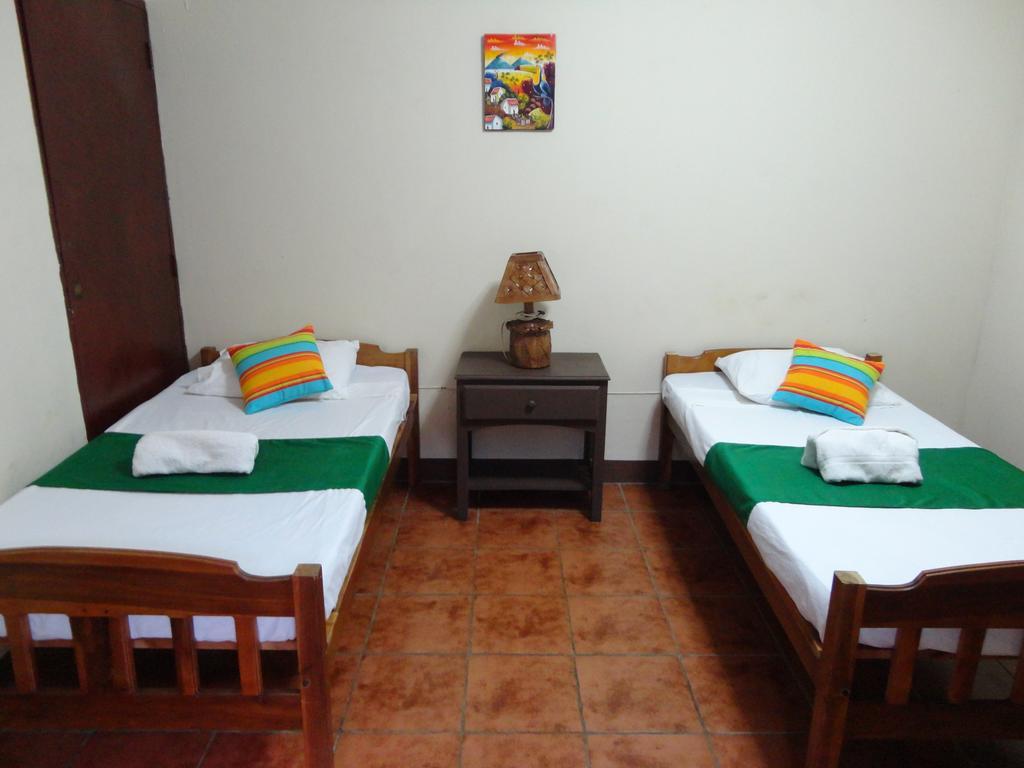 Hostal El Jardin León Exteriör bild