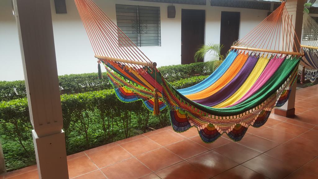 Hostal El Jardin León Exteriör bild