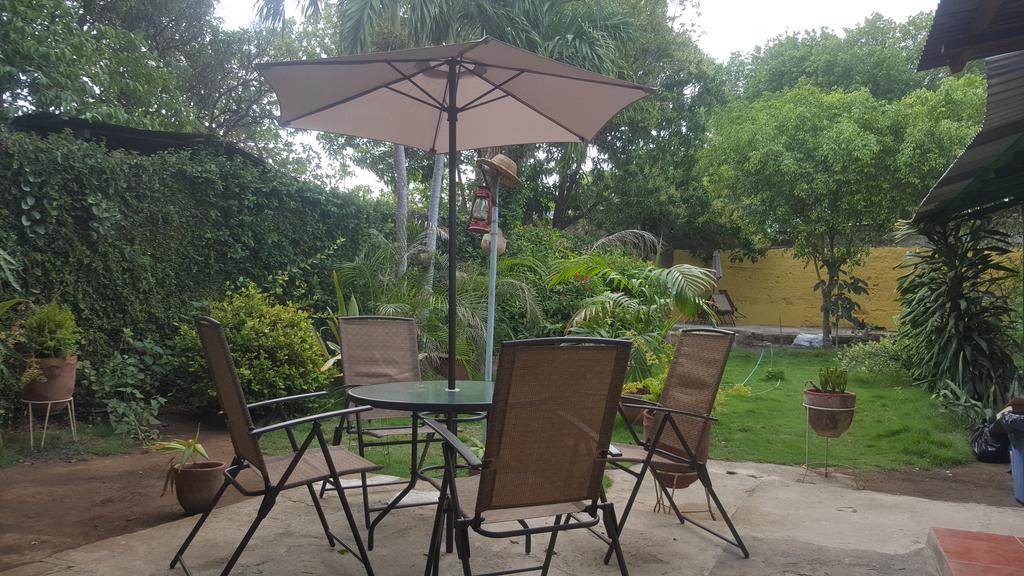 Hostal El Jardin León Exteriör bild