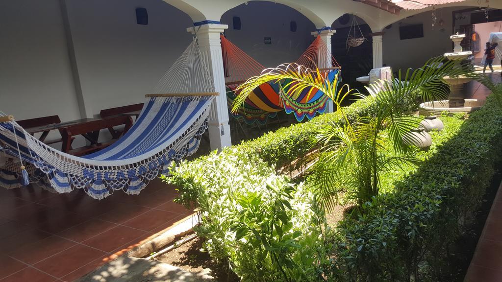 Hostal El Jardin León Exteriör bild