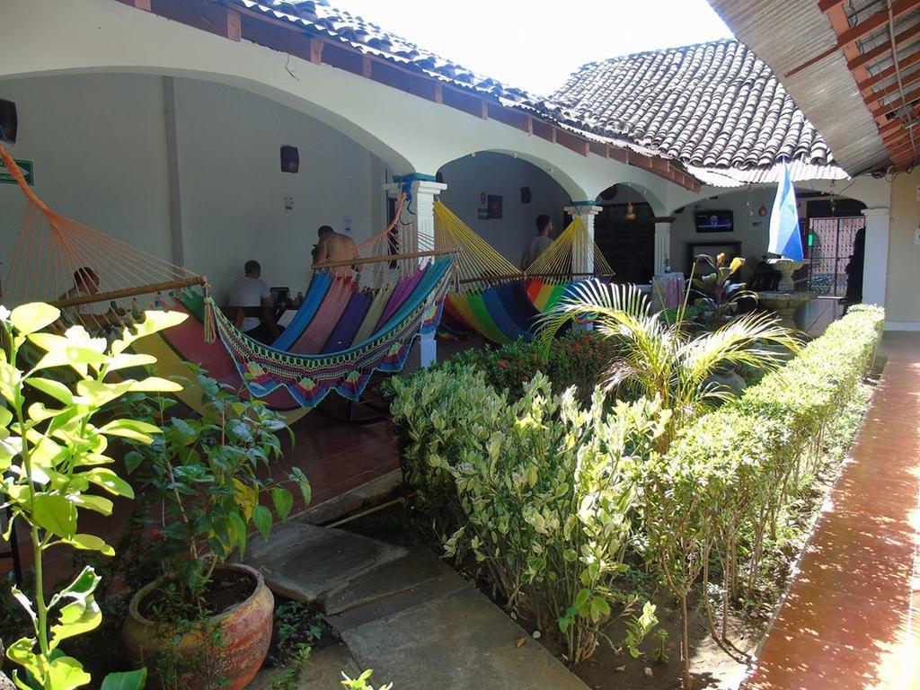 Hostal El Jardin León Exteriör bild