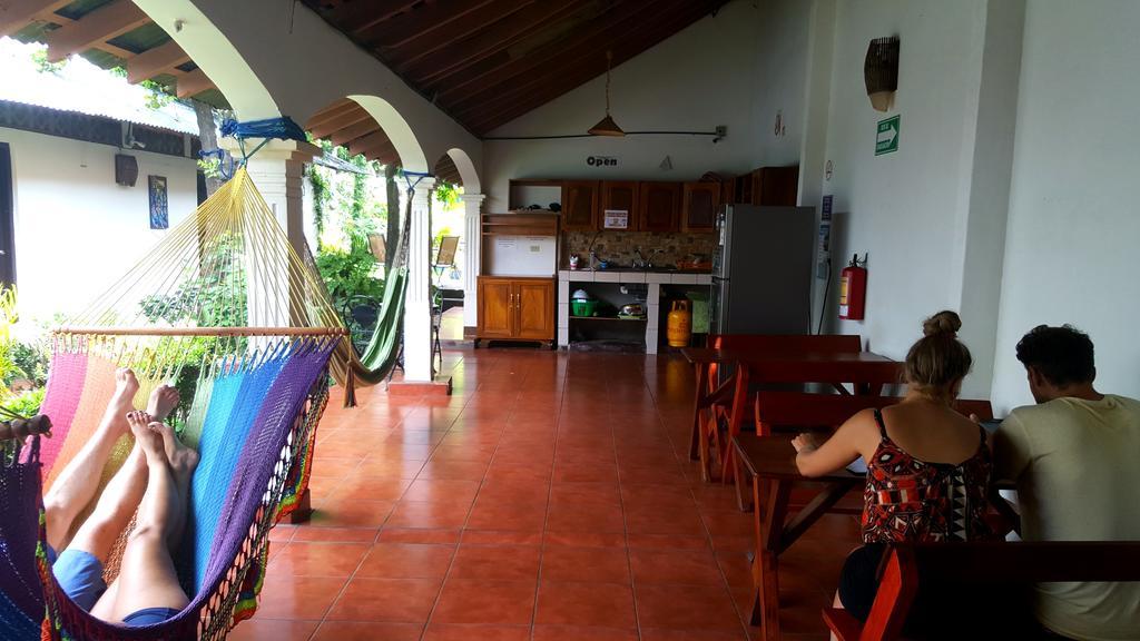 Hostal El Jardin León Exteriör bild